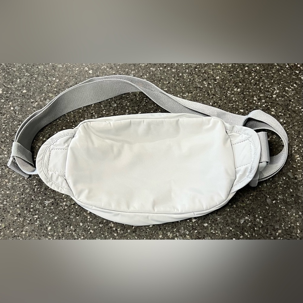 Lululemon Wunderlust Belt Bag Seal Travel Crossbody Gym Workout Office School - Picture 6 of 15
